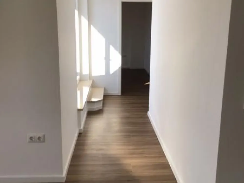 Sofort Einziehen, erst ab Ende September zahlen - schicke 3-Zi.-DG-Whg. mit Loggia-Balkon