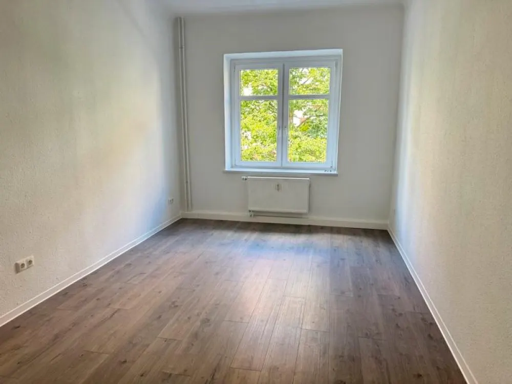 Frisch Sanierte 2 Zimmer Wohnung mit Balkon