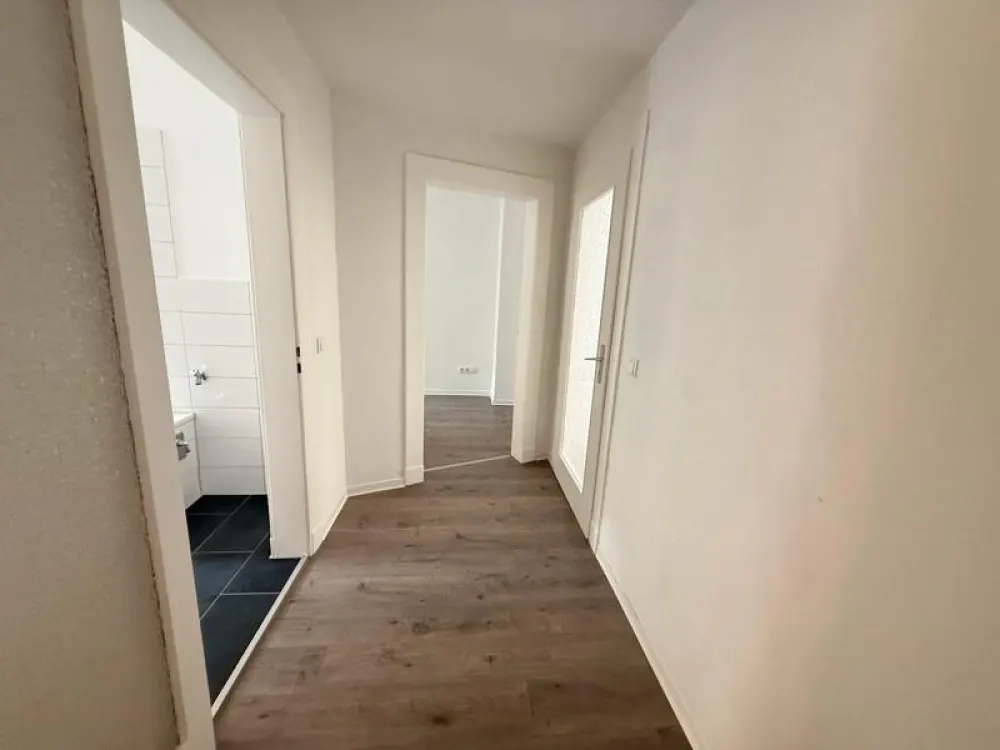 Frisch Sanierte 2 Zimmer Wohnung mit Balkon