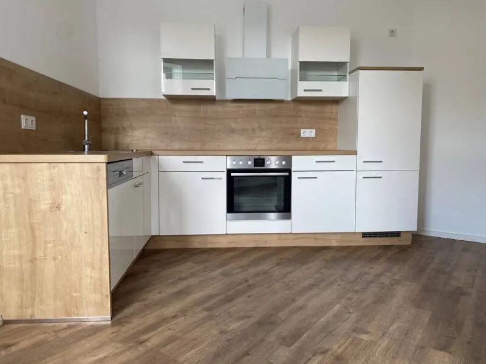 Modern sanierte 2-Raumwohnung mit Einbauküche sucht neue Mieter*innen!