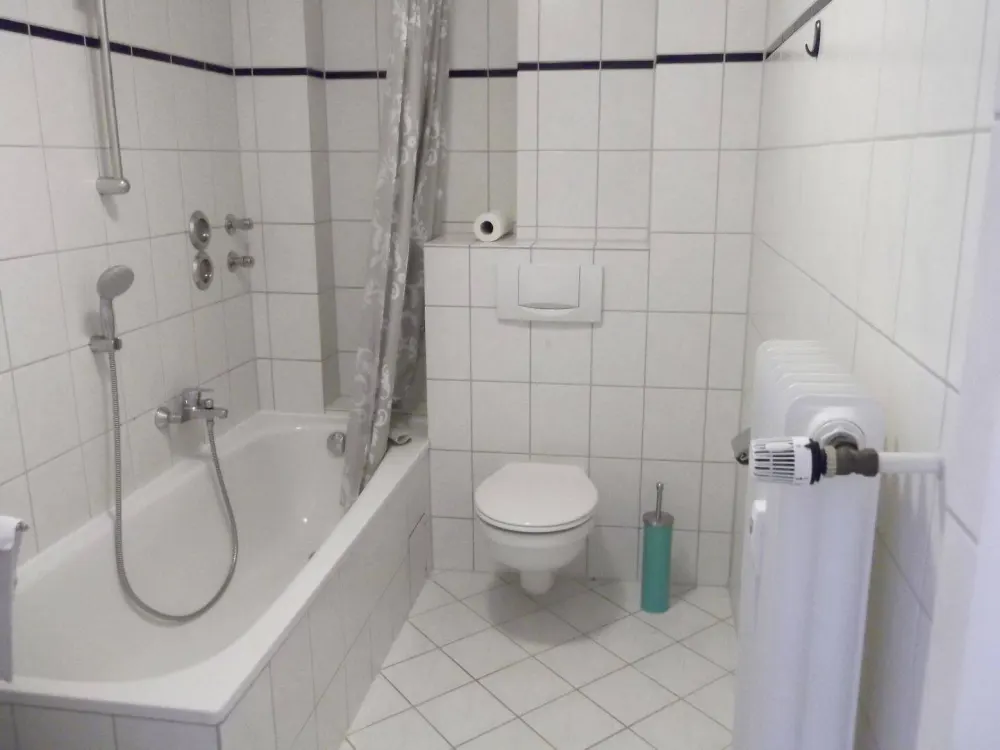 Vorderer Westen/Tannenwäldchen: Zentral gelegene Wohnung mit Südbalkon, mit Blick über Kassel