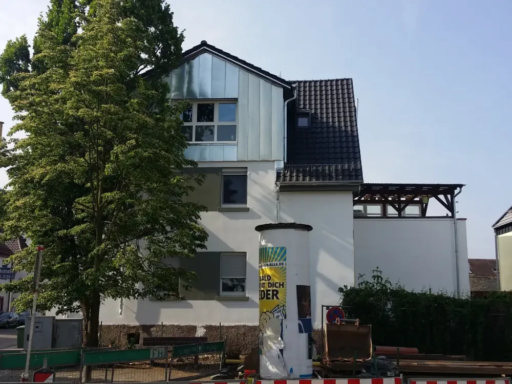 Von Privat: Renovierte 3-Zimmer Wohnung mit großer Terrasse