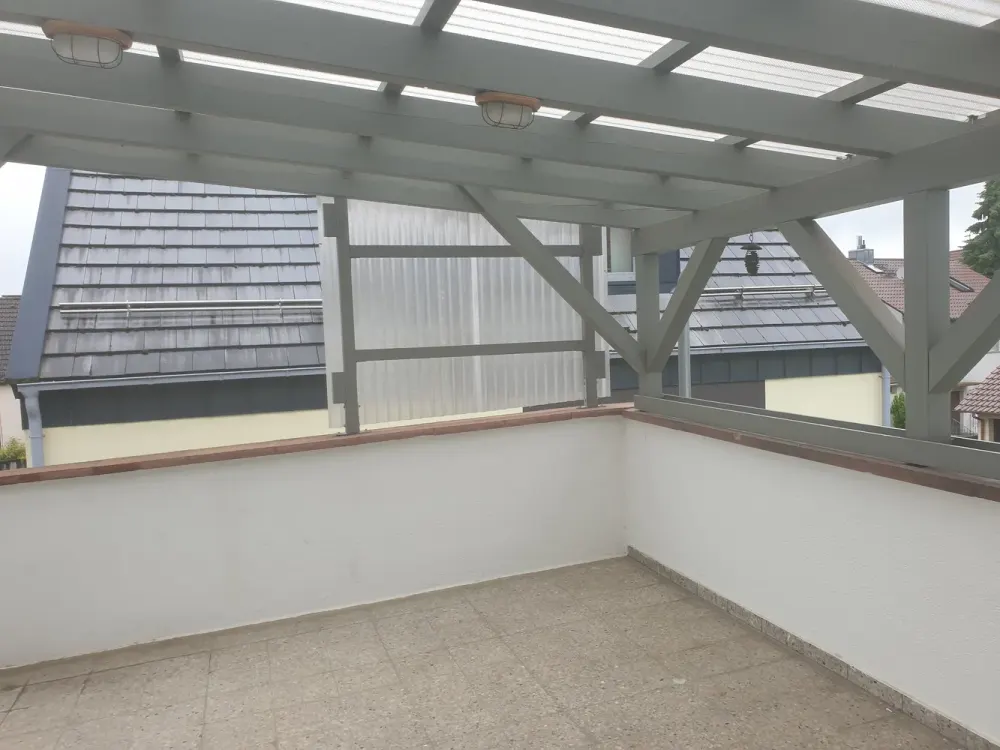 Von Privat: Renovierte 3-Zimmer Wohnung mit großer Terrasse