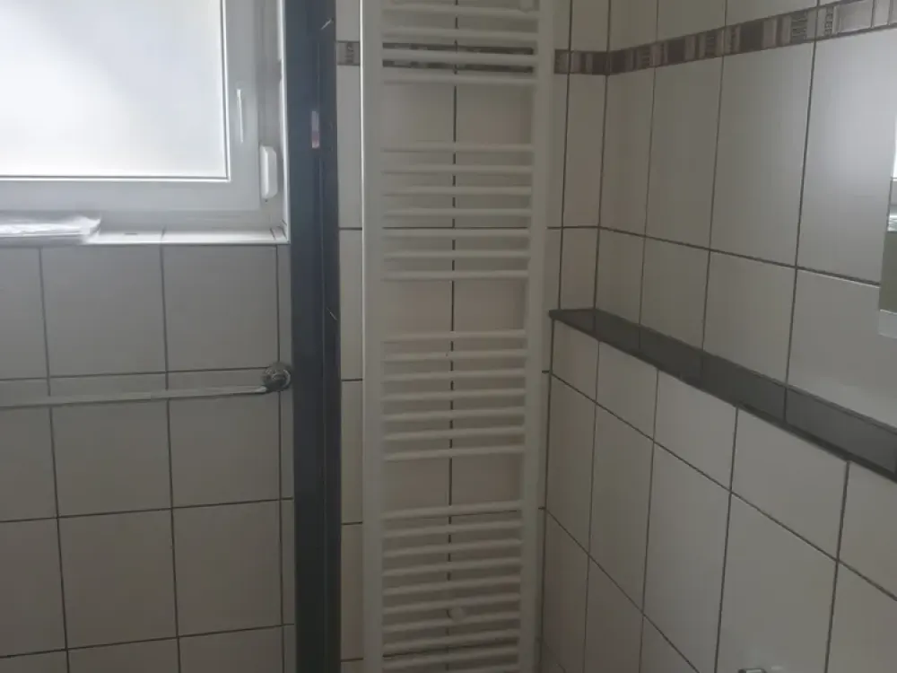 Von Privat: Renovierte 3-Zimmer Wohnung mit großer Terrasse