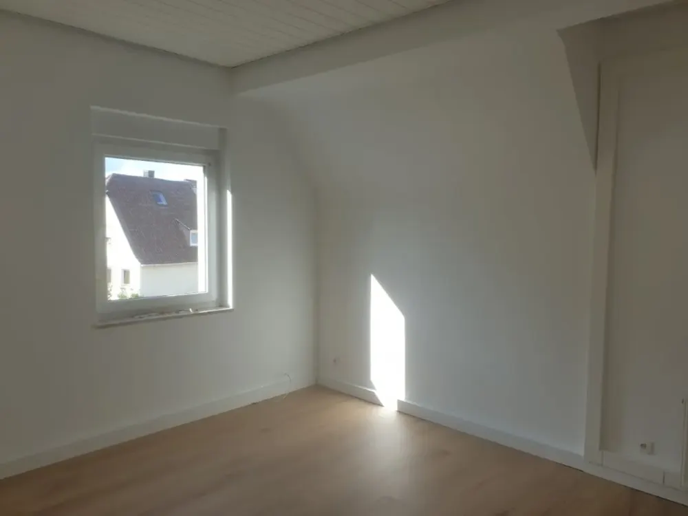 Von Privat: Renovierte 3-Zimmer Wohnung mit großer Terrasse