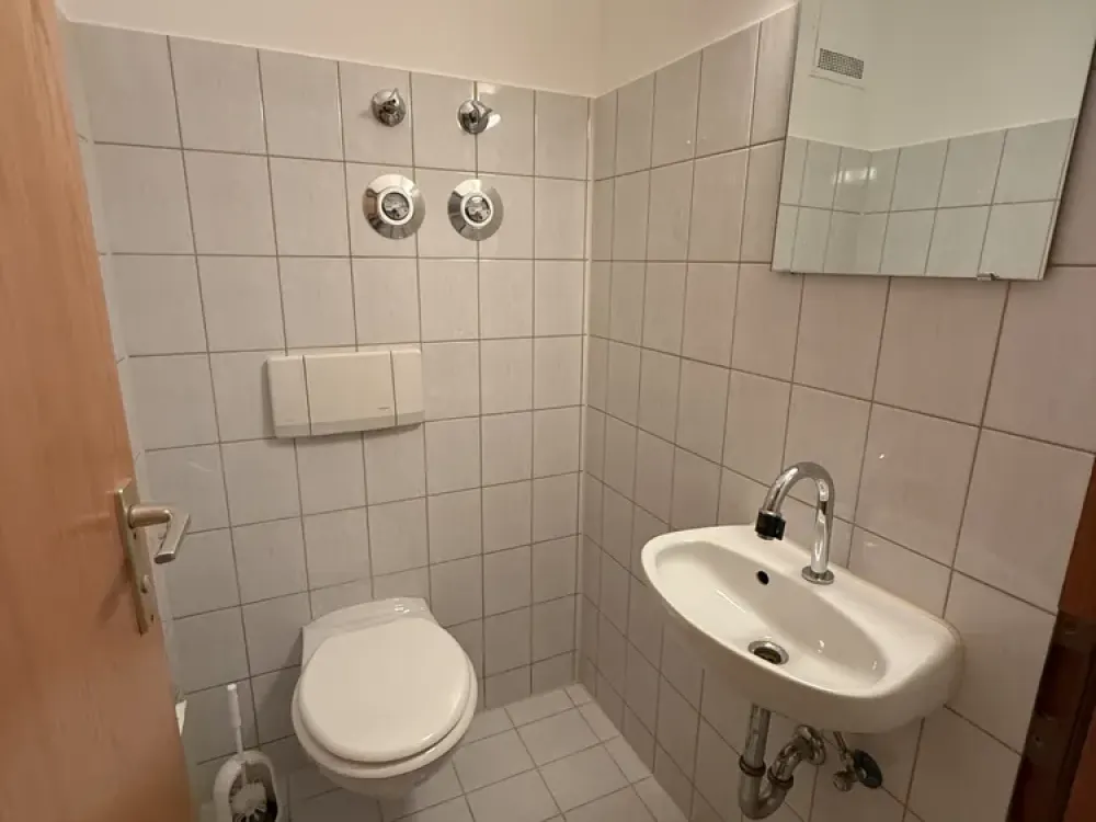 Helle 2-Zimmer-Wohnung mit Balkon und Garagenstellplatz