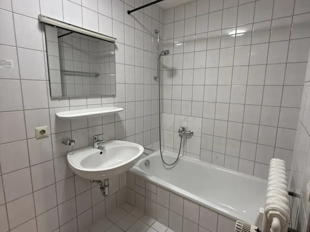 Helle 2-Zimmer-Wohnung mit Balkon und Garagenstellplatz