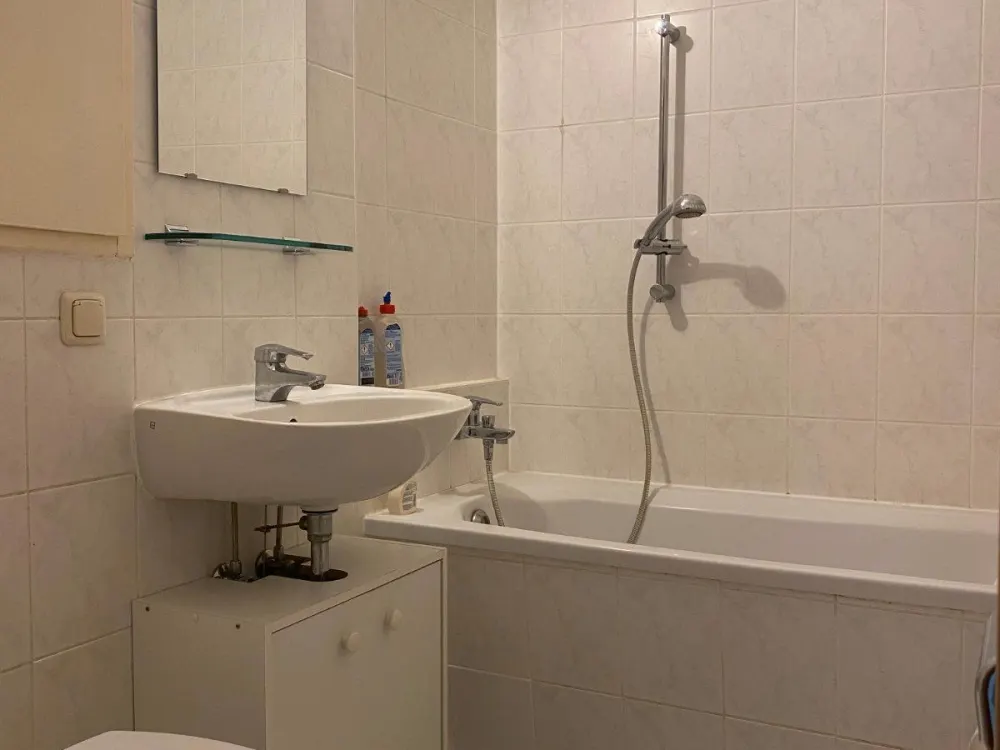 Möblierte 2-Zimmer-Wohnung / WG-Zimmer in Berlin-Lichtenberg zu v
