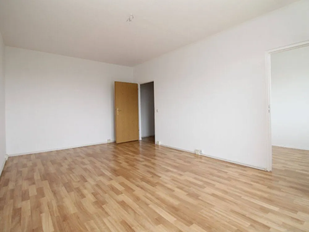 Helle Dreiraumwohnung mit Balkon und Aufzug