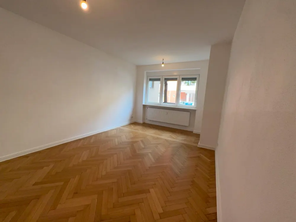 Kernsaniert, 3 Zimmer Wohnung 99qm Untermiete inkl. Strom