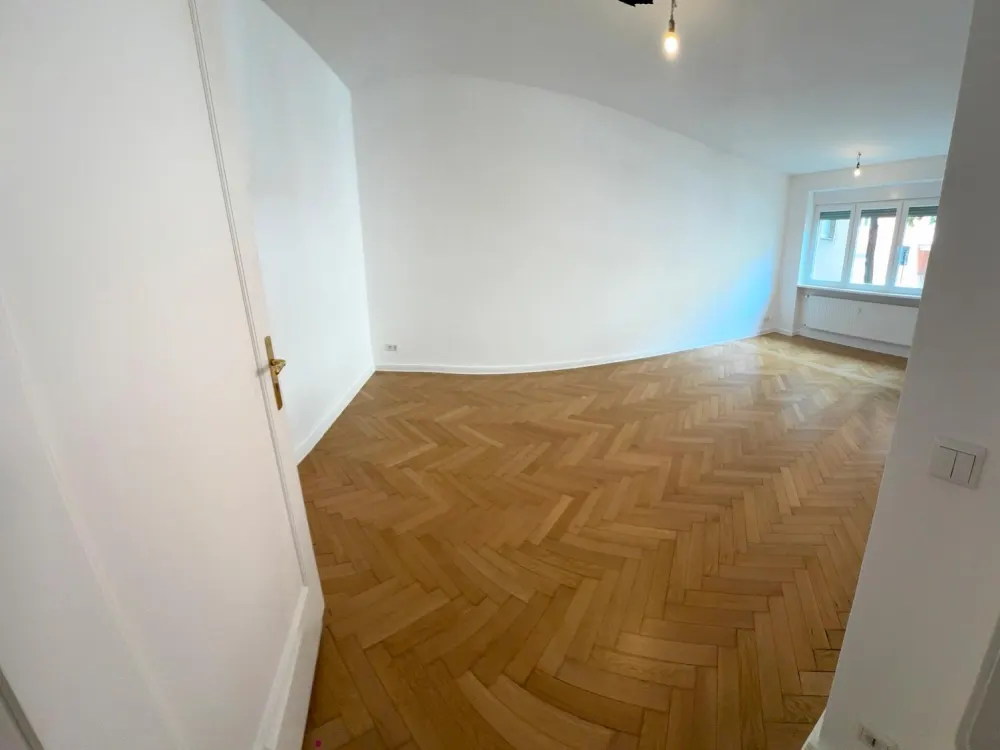 Kernsaniert, 3 Zimmer Wohnung 99qm Untermiete inkl. Strom