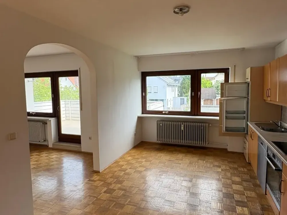 Helle 5,5-Zimmer-Wohnung mit Dachterrasse und Balkon in Sendling, ideal für WG oder Familie