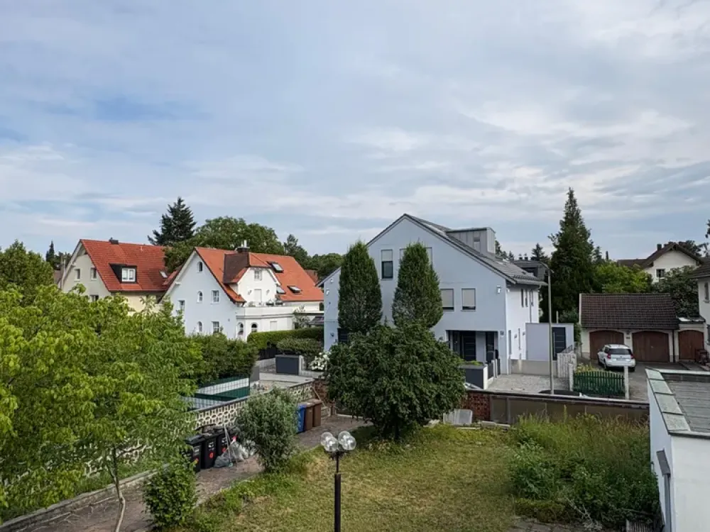 Helle 5,5-Zimmer-Wohnung mit Dachterrasse und Balkon in Sendling, ideal für WG oder Familie