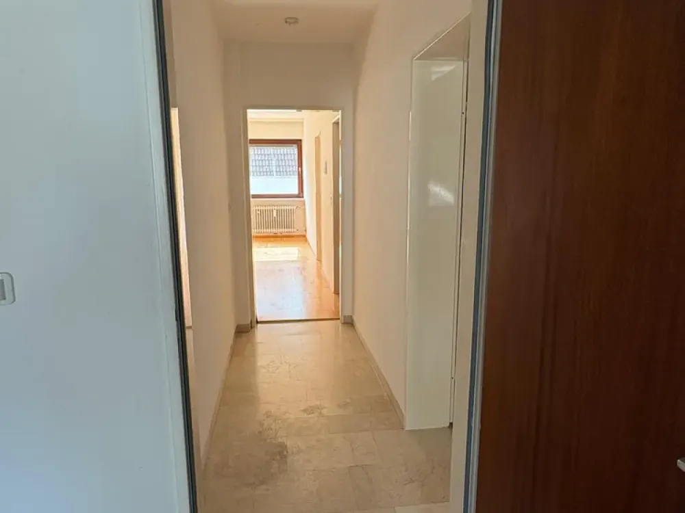 Helle 5,5-Zimmer-Wohnung mit Dachterrasse und Balkon in Sendling, ideal für WG oder Familie