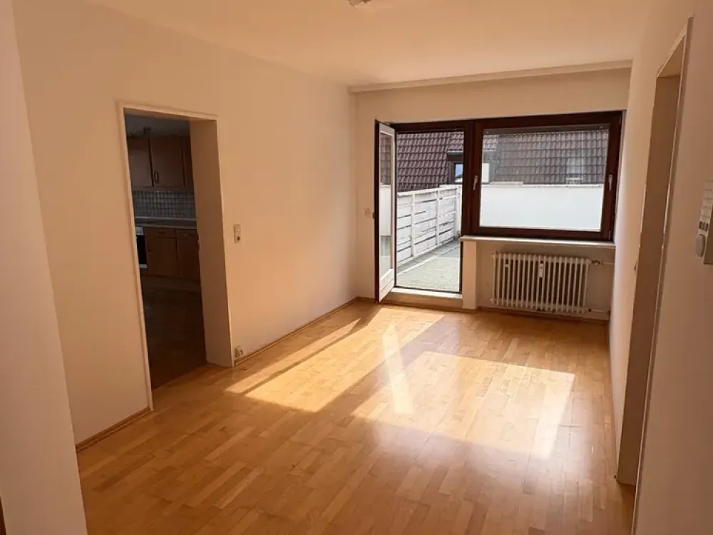Helle 5,5-Zimmer-Wohnung mit Dachterrasse und Balkon in Sendling, ideal für WG oder Familie