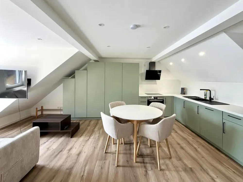 ALL-INCLUSIVE! Stilvoll möbliertes Apartment mit PKW-Stellplatz, Strom, WLAN & Vollausstattung
