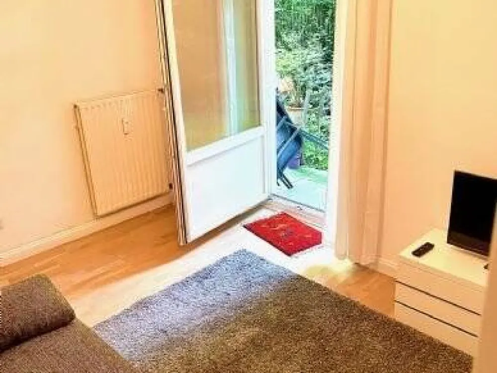 Möblierte 1,5 Zimmerwohnung in Eppendorf mit Terasse und Garten