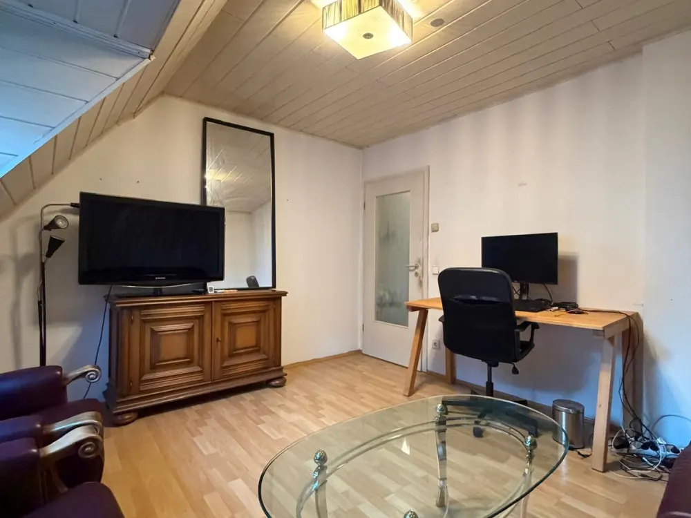 SOFORT Frei - 2,5 -Zimmer, DG - Maisonette Woh. Barbarosaplatz