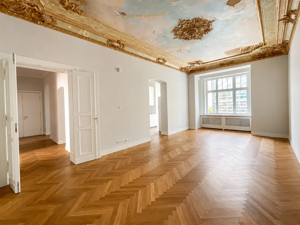 Exklusive 3-Zimmer-Altbauwohnung nahe Ku’damm mit Balkon, Concierge & Fitnessraum