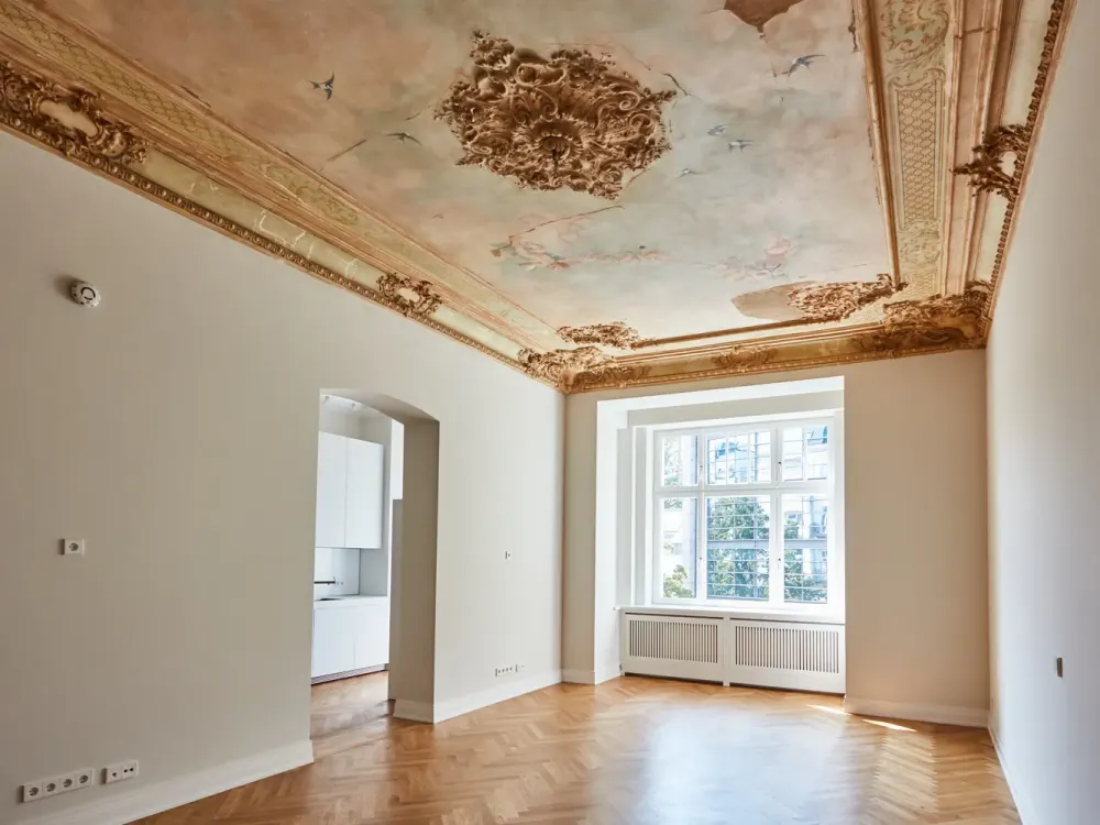 Exklusive 3-Zimmer-Altbauwohnung nahe Ku’damm mit Balkon, Concierge & Fitnessraum