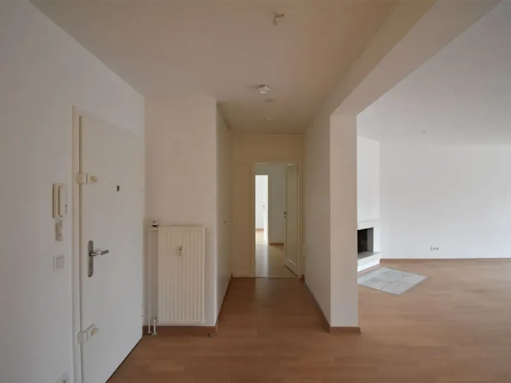 40 qm Terrasse! 4-Zimmer-Wohnung mit EBK, Kamin & Doppelgarage für gehobene Ansprüche