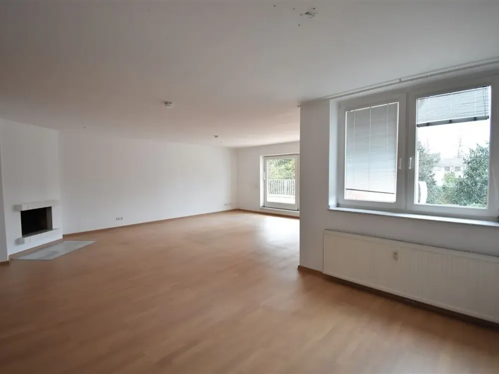 40 qm Terrasse! 4-Zimmer-Wohnung mit EBK, Kamin & Doppelgarage für gehobene Ansprüche