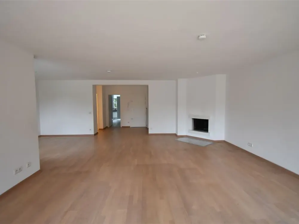 40 qm Terrasse! 4-Zimmer-Wohnung mit EBK, Kamin & Doppelgarage für gehobene Ansprüche