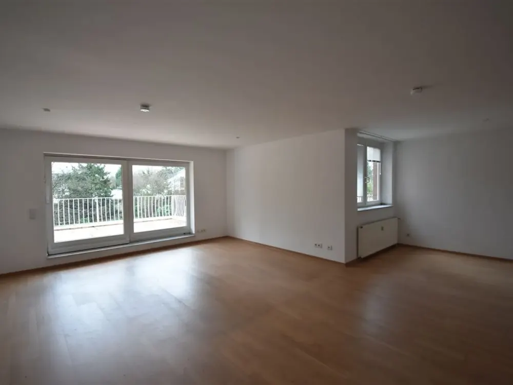 40 qm Terrasse! 4-Zimmer-Wohnung mit EBK, Kamin & Doppelgarage für gehobene Ansprüche