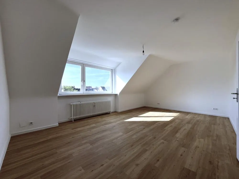 Freshly Renovated 3-Room Apartment!