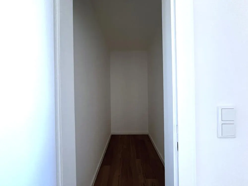 Freshly Renovated 3-Room Apartment!
