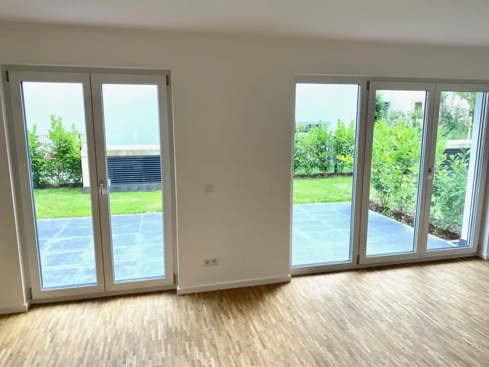 Sehr geräumige 2-Zimmer Wohnung mit zentraler Diele sowie attraktiven Freiflächen