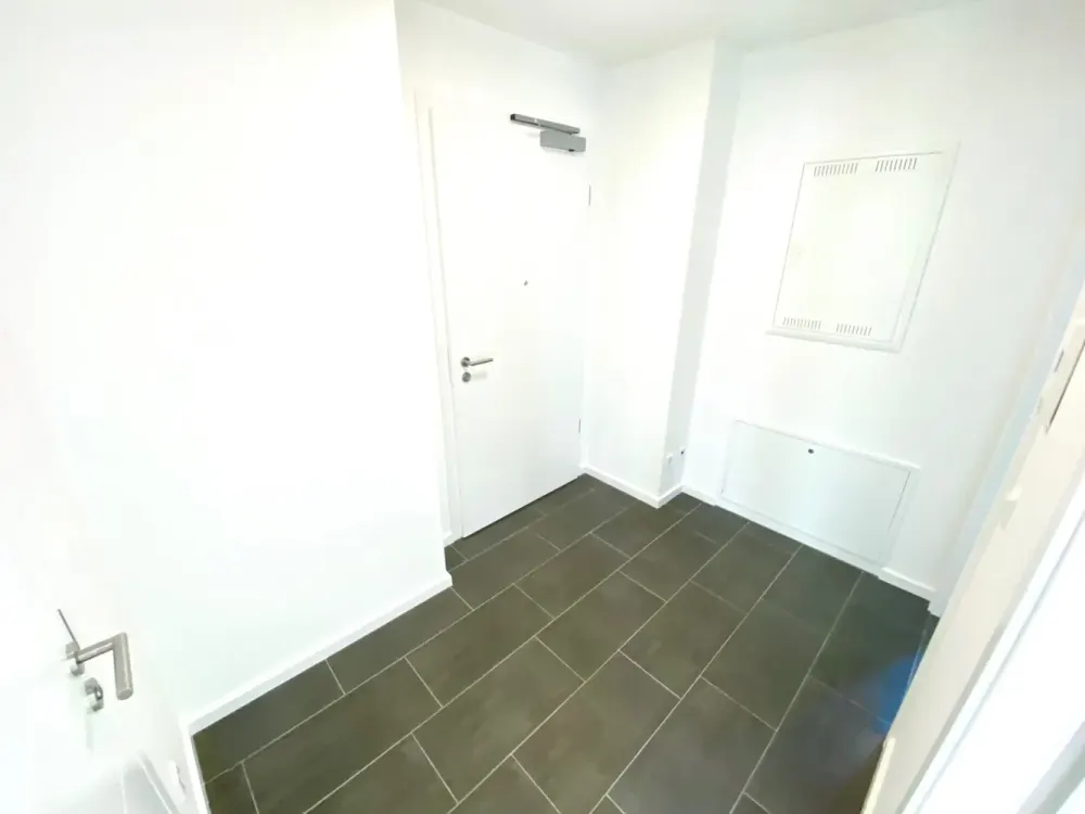 Sehr geräumige 2-Zimmer Wohnung mit zentraler Diele sowie attraktiven Freiflächen