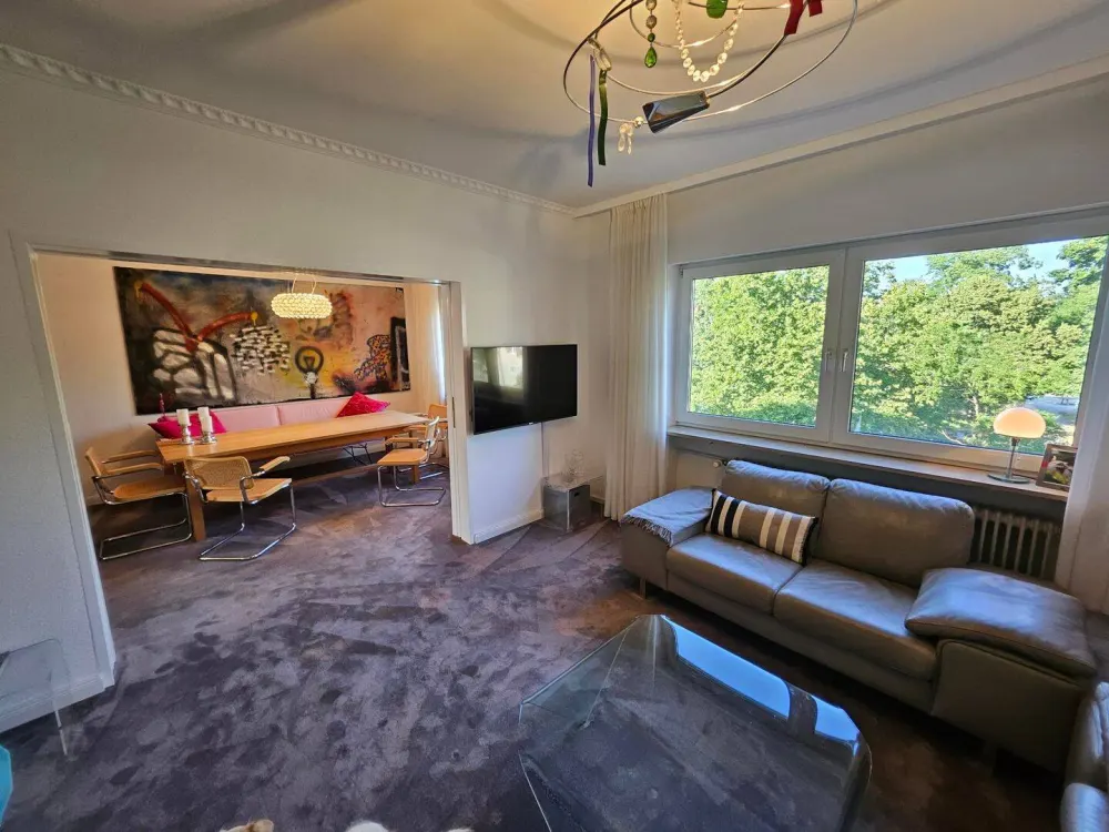 Helle zentrale 4,5 Zimmer-Wohnung renoviert