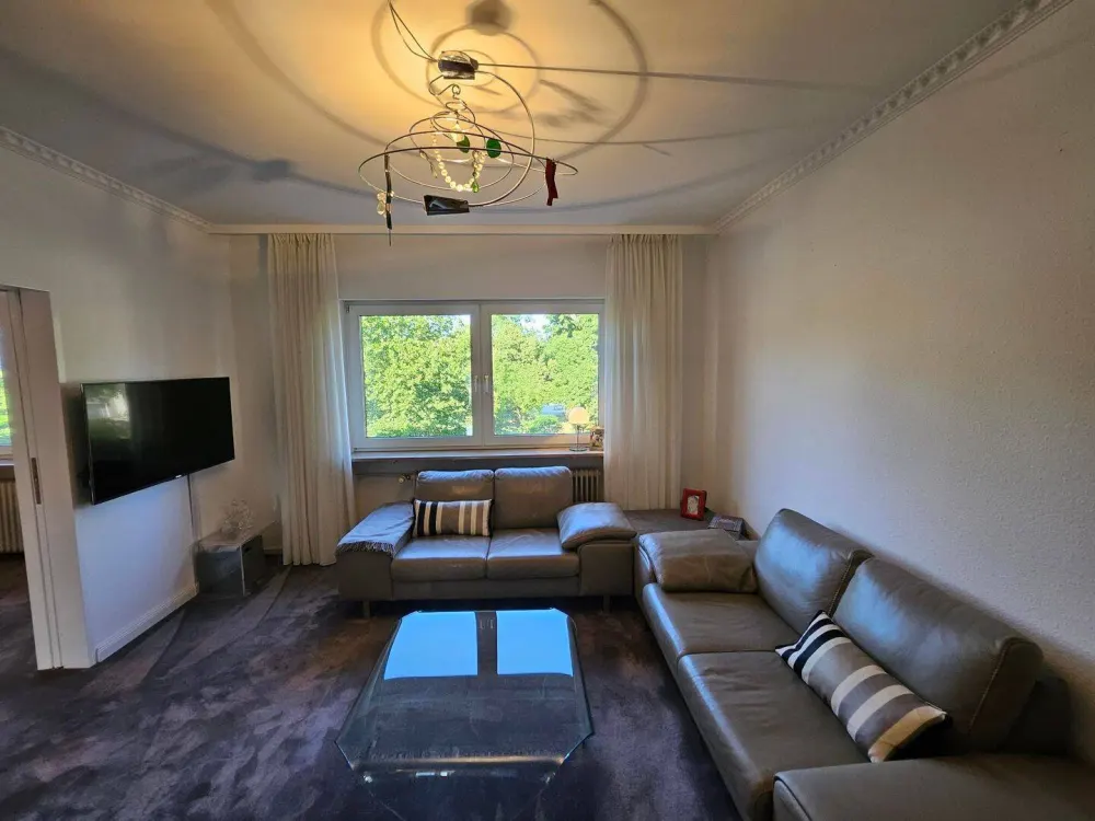 Helle zentrale 4,5 Zimmer-Wohnung renoviert
