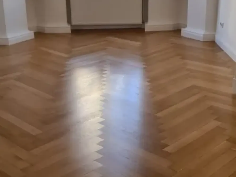 Wohnung mit Altbaucharme und Balkon