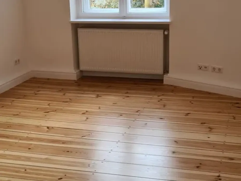 Wohnung mit Altbaucharme und Balkon