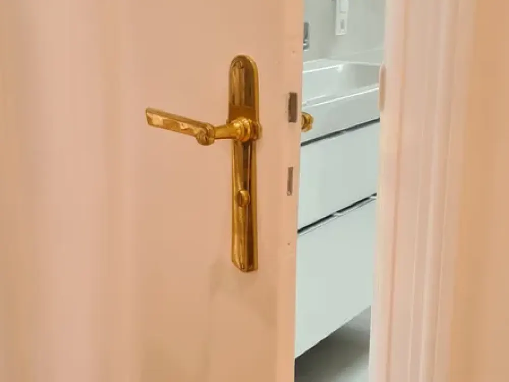 Wohnung mit Altbaucharme und Balkon