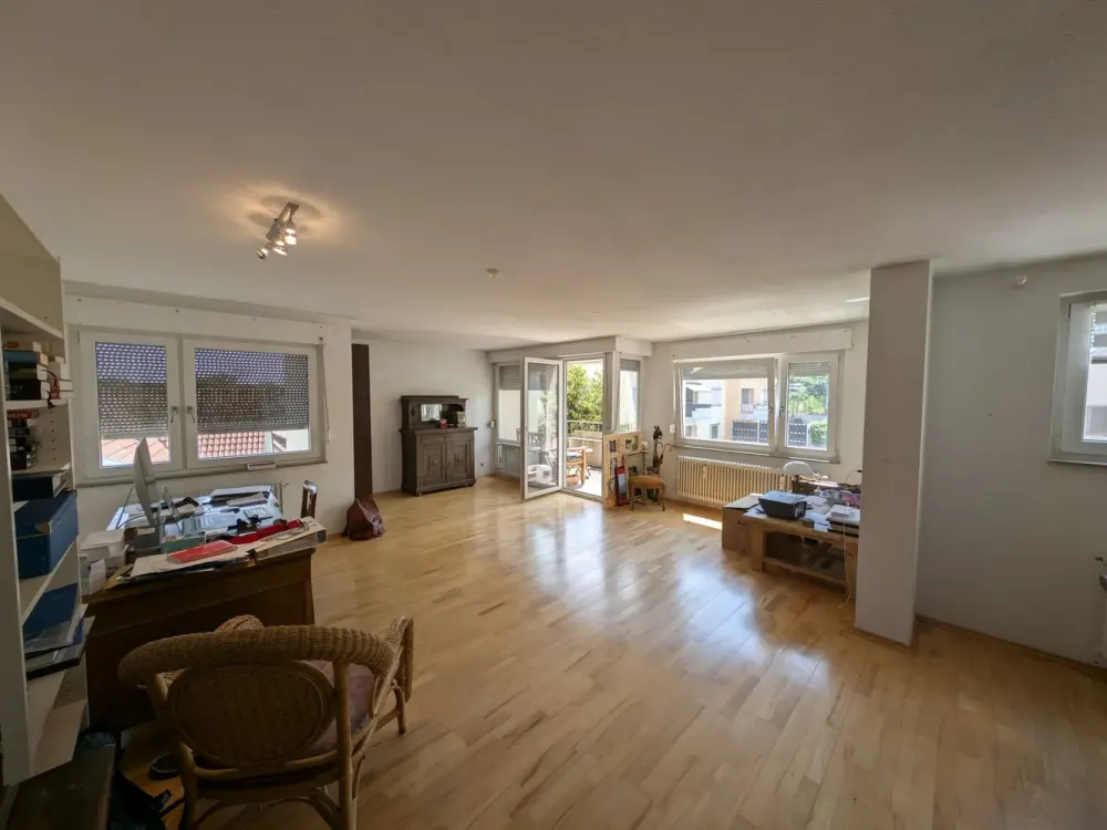 Geräumige 2,5-Zimmer-Wohnung mit Balkon und TG-Stellplatz super zentral in BB-Dagersheim gelegen
