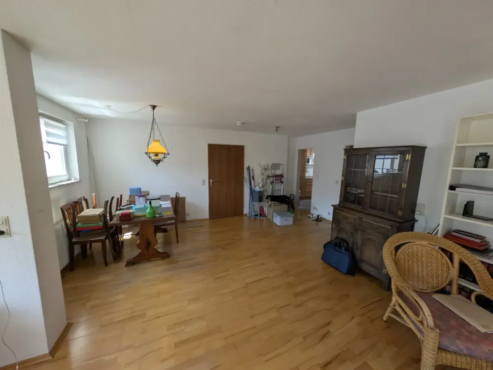 Geräumige 2,5-Zimmer-Wohnung mit Balkon und TG-Stellplatz super zentral in BB-Dagersheim gelegen