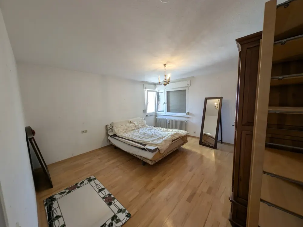 Geräumige 2,5-Zimmer-Wohnung mit Balkon und TG-Stellplatz super zentral in BB-Dagersheim gelegen