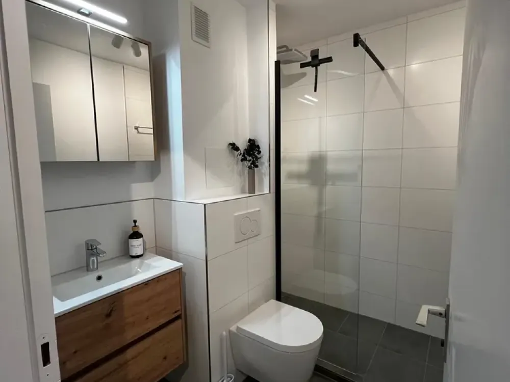 Möbliertes Appartement mit Sonnenbalkon ins Grüne