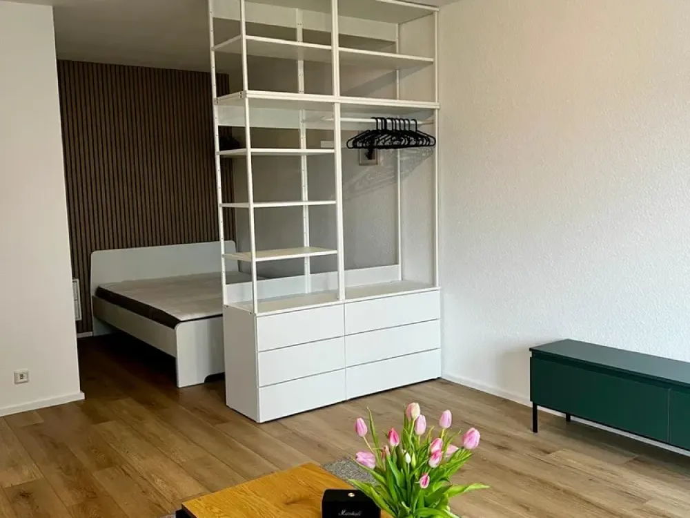 Möbliertes Appartement mit Sonnenbalkon ins Grüne