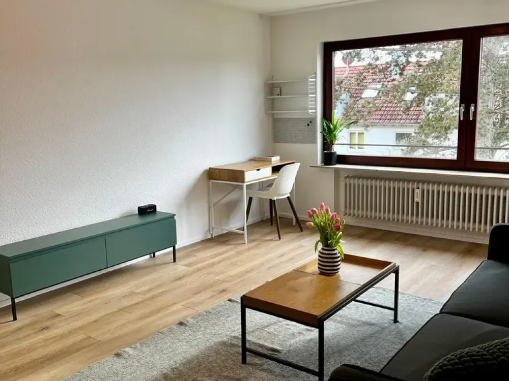 Möbliertes Appartement mit Sonnenbalkon ins Grüne