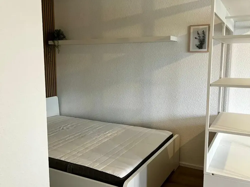 Möbliertes Appartement mit Sonnenbalkon ins Grüne