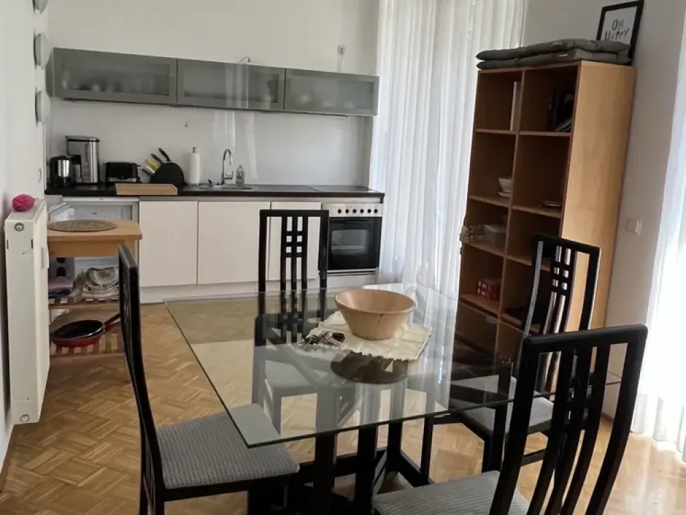 Möbliertes 2-Zimmer-Appartement mit Balkon, stilvoll & zentral im Belgischen Viertel
