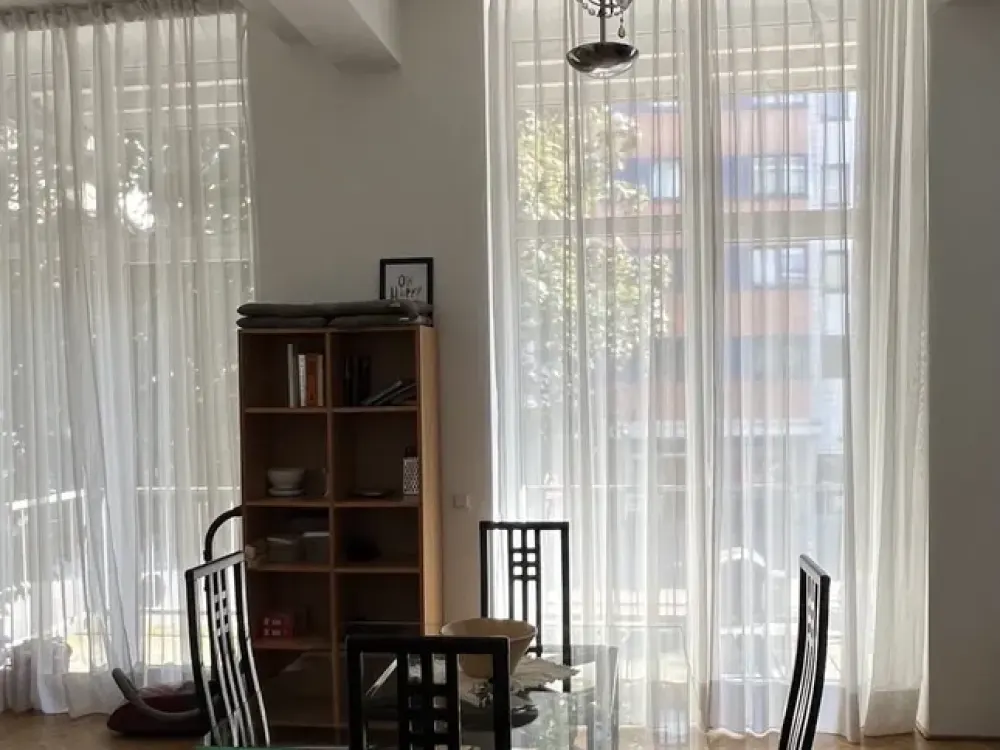 Möbliertes 2-Zimmer-Appartement mit Balkon, stilvoll & zentral im Belgischen Viertel