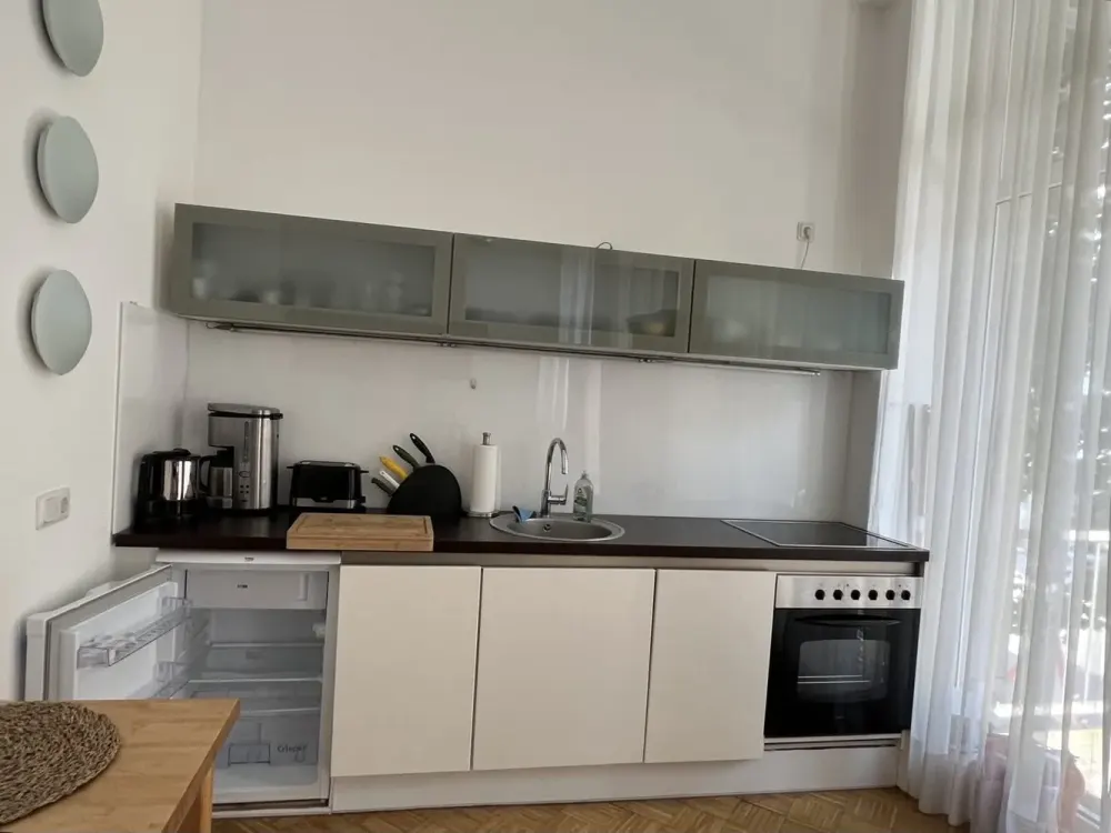 Möbliertes 2-Zimmer-Appartement mit Balkon, stilvoll & zentral im Belgischen Viertel