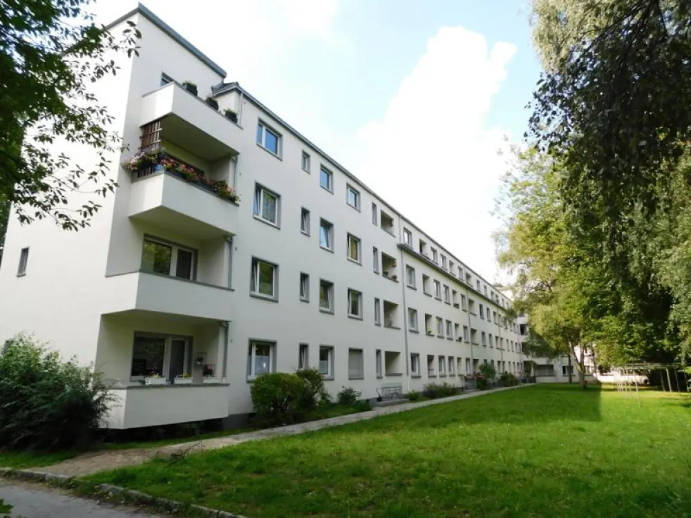 Großzügige Wohnung mit Einbauküche! leicht Einzugsbereit! Ideal für zwei Personen!