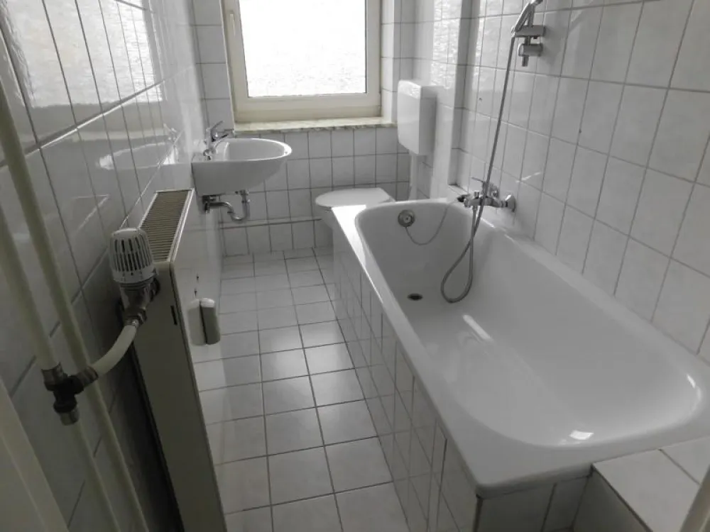 Großzügige Wohnung mit Einbauküche! leicht Einzugsbereit! Ideal für zwei Personen!
