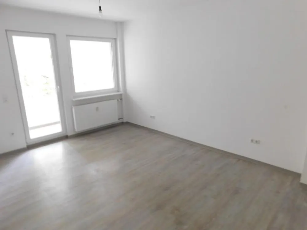 Großzügige Wohnung mit Einbauküche! leicht Einzugsbereit! Ideal für zwei Personen!